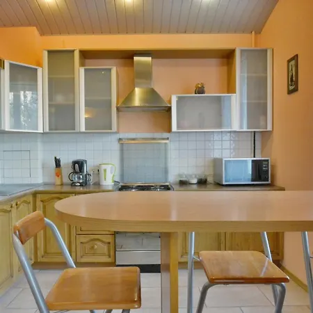 Aparton Volodarskogo 10 *